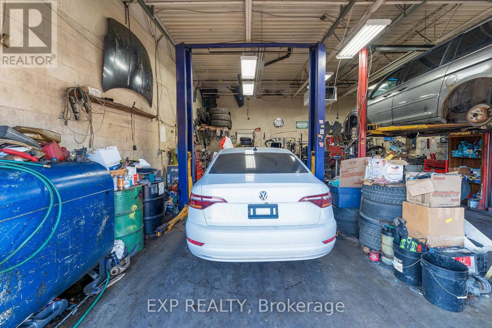 12 Lepage Court, Toronto, Ontario  M3J 1Z9 - Photo 6 - W12582692