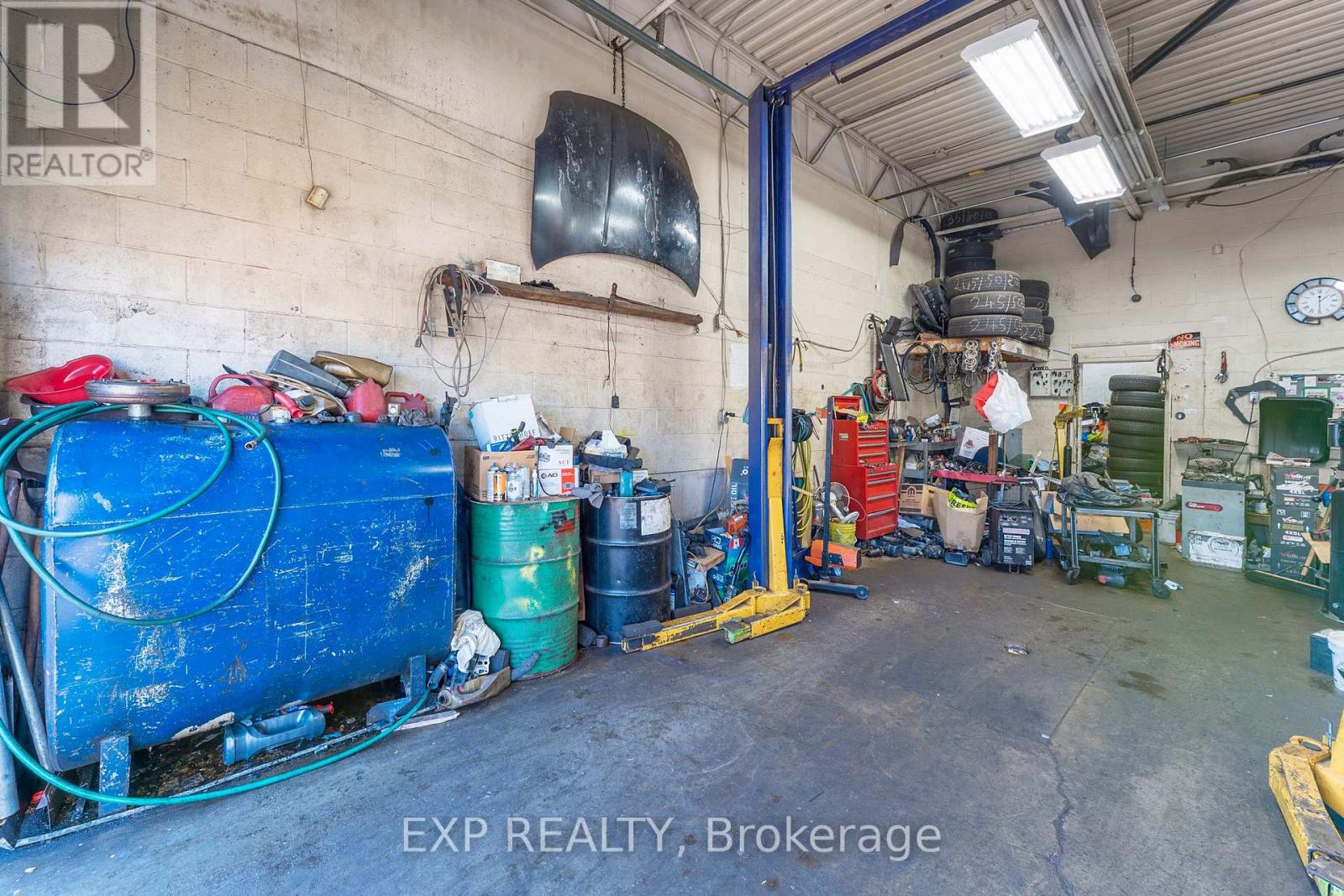 12 Lepage Court, Toronto, Ontario  M3J 1Z9 - Photo 8 - W12582692