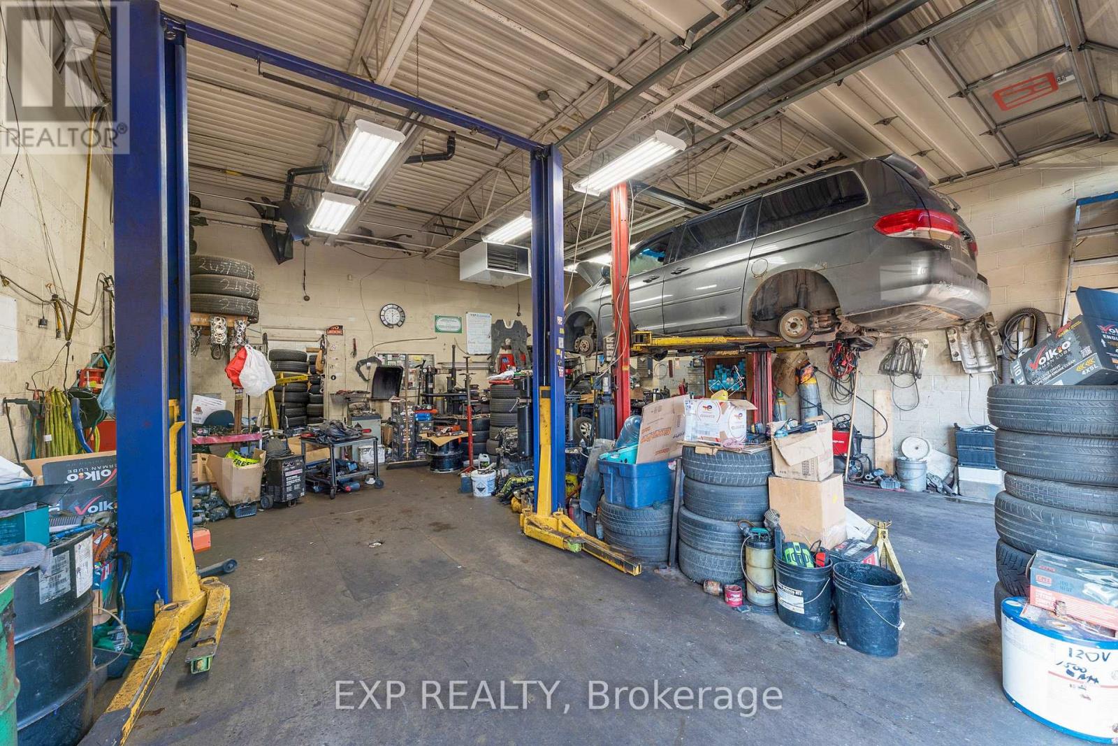 12 Lepage Court, Toronto, Ontario  M3J 1Z9 - Photo 9 - W12582692