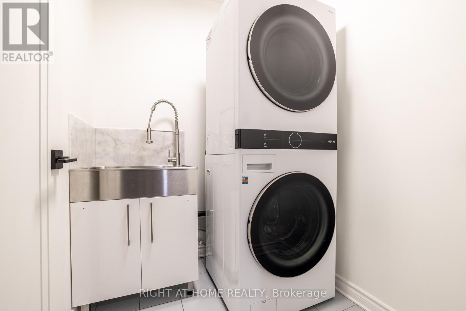 67 Windhaven Place, Oakville, Ontario  L6L 6L1 - Photo 19 - W12582724