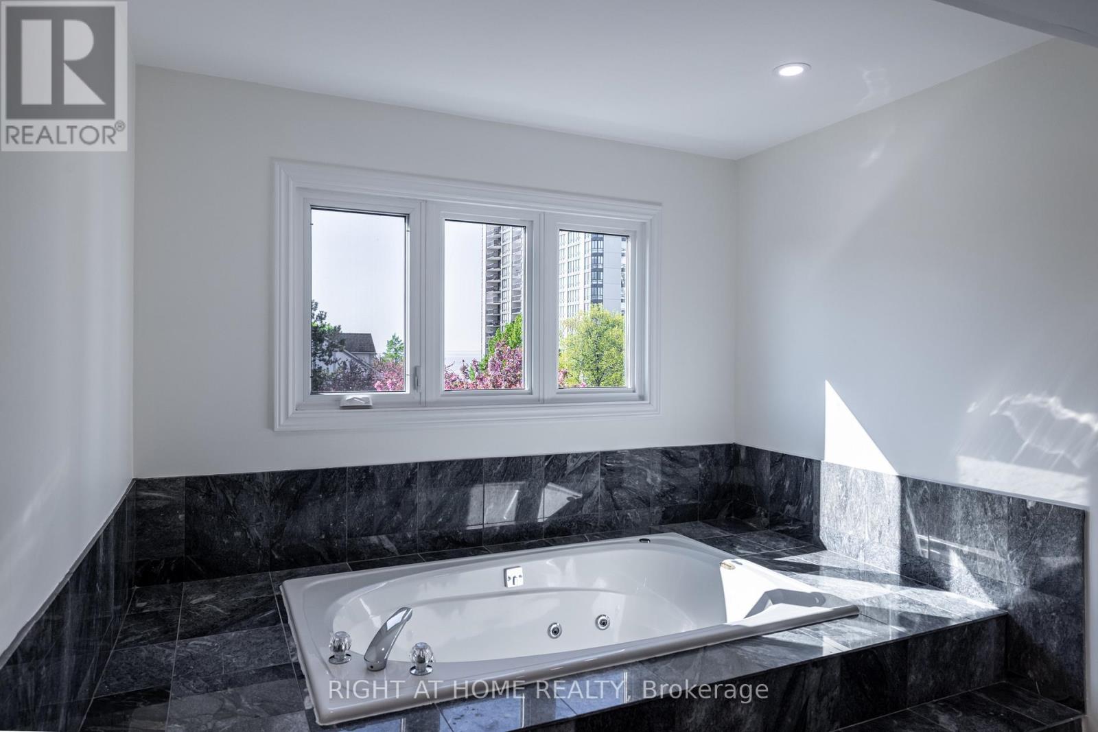 67 Windhaven Place, Oakville, Ontario  L6L 6L1 - Photo 28 - W12582724