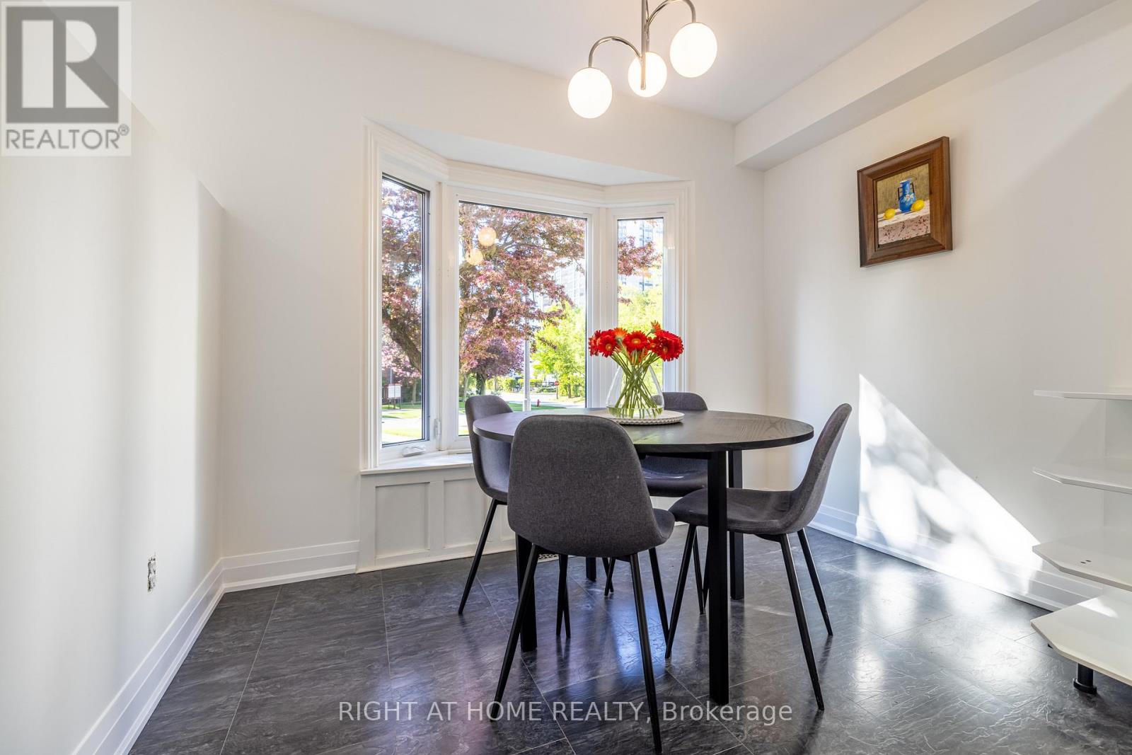 67 Windhaven Place, Oakville, Ontario  L6L 6L1 - Photo 5 - W12582724