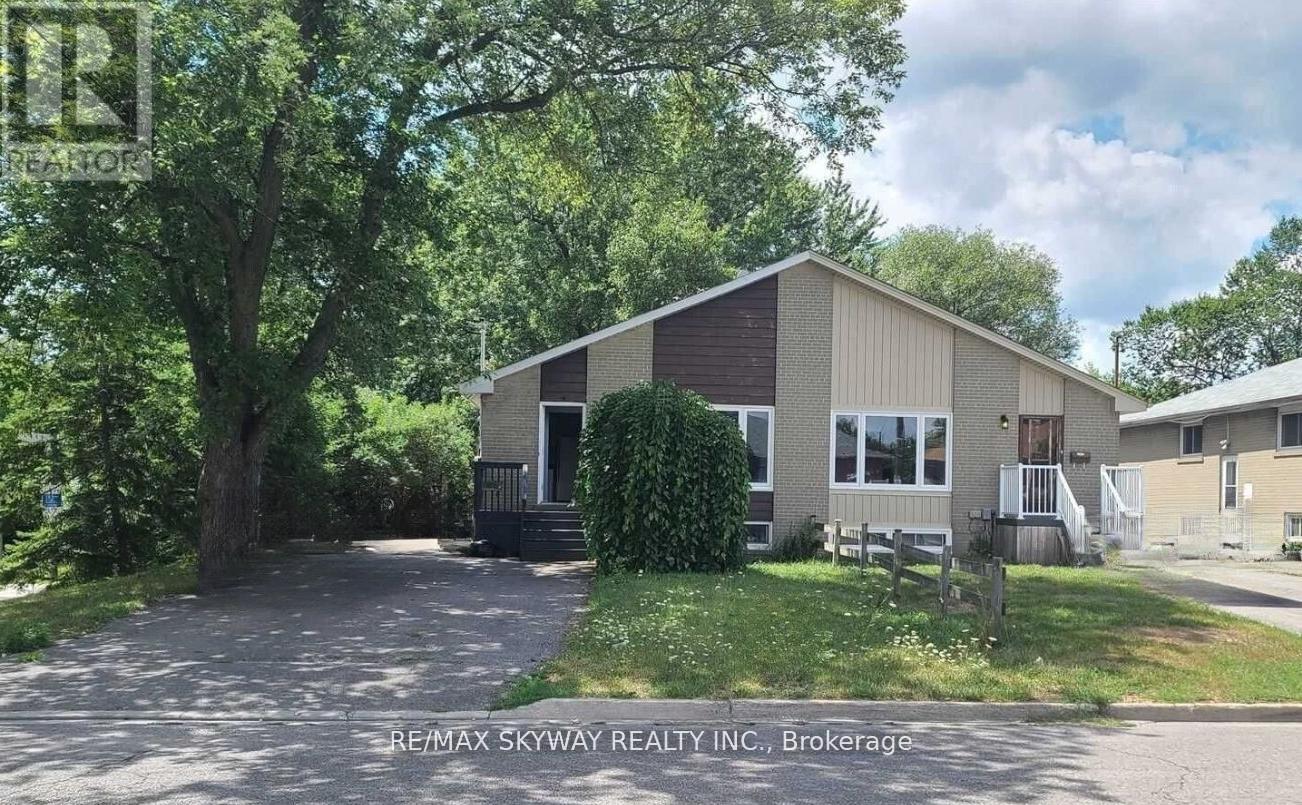 55 Fairglen Avenue, Brampton, Ontario  L6X 1K7 - Photo 1 - W12582748