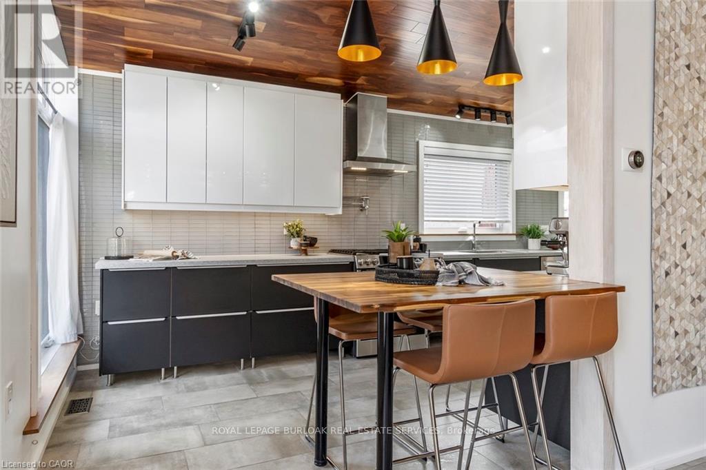 1420 Moss Glen Road, Burlington, Ontario  L7P 2B9 - Photo 11 - W12582776