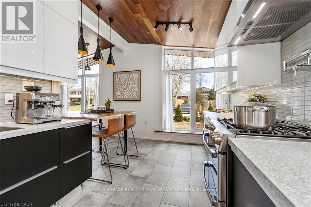 1420 Moss Glen Road, Burlington, Ontario  L7P 2B9 - Photo 14 - W12582776