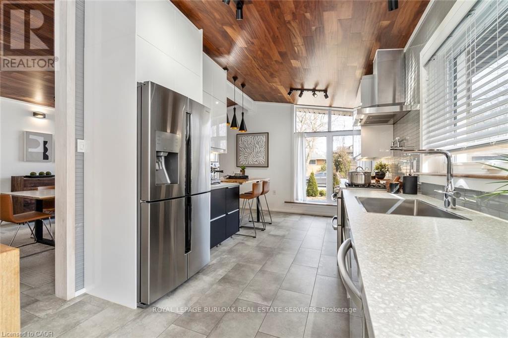 1420 Moss Glen Road, Burlington, Ontario  L7P 2B9 - Photo 16 - W12582776