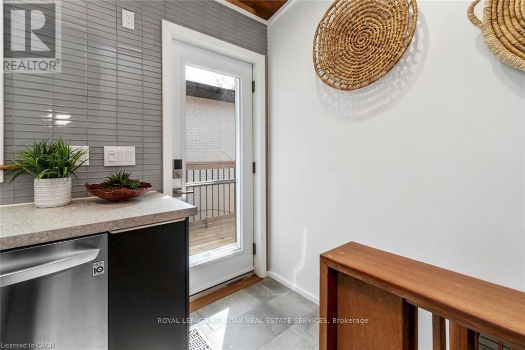 1420 Moss Glen Road, Burlington, Ontario  L7P 2B9 - Photo 17 - W12582776