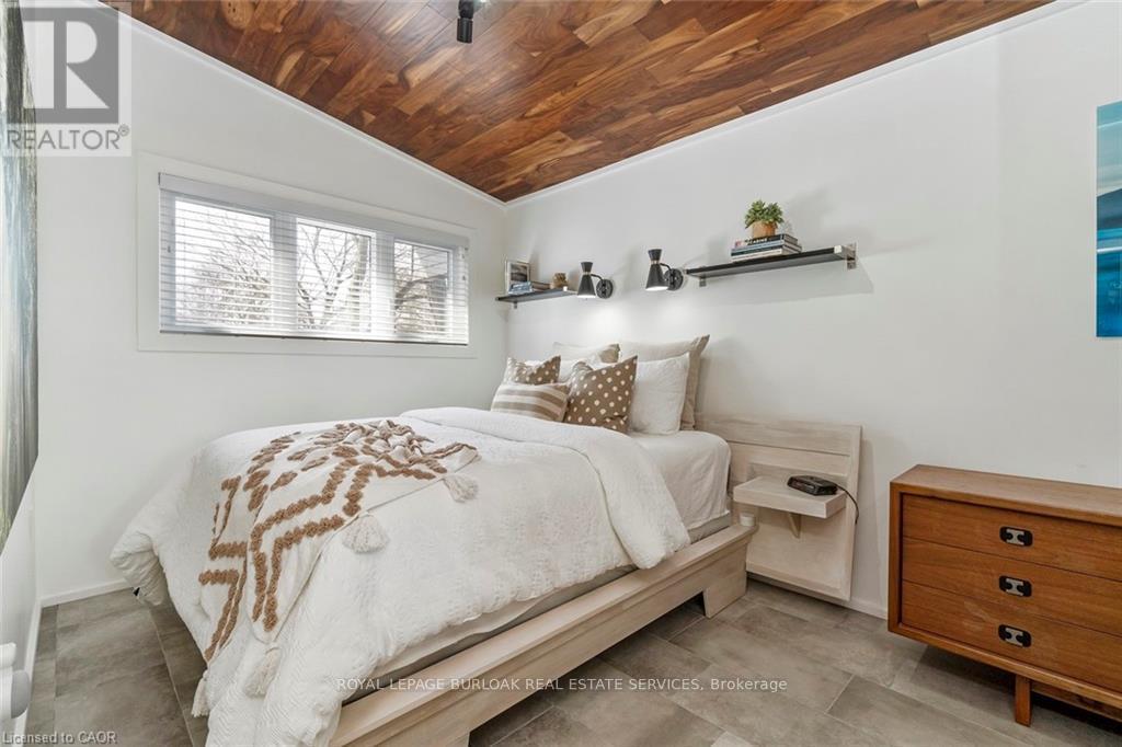 1420 Moss Glen Road, Burlington, Ontario  L7P 2B9 - Photo 20 - W12582776