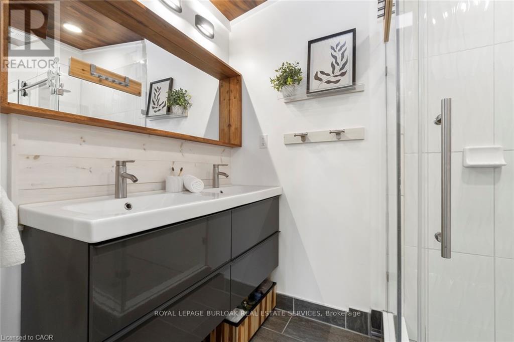 1420 Moss Glen Road, Burlington, Ontario  L7P 2B9 - Photo 24 - W12582776