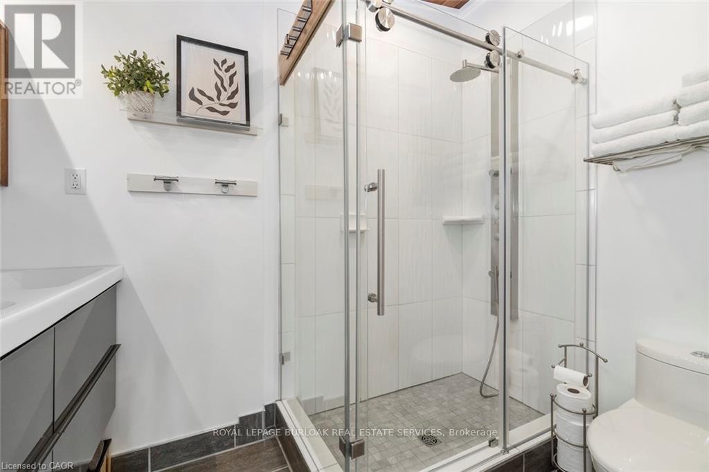 1420 Moss Glen Road, Burlington, Ontario  L7P 2B9 - Photo 25 - W12582776