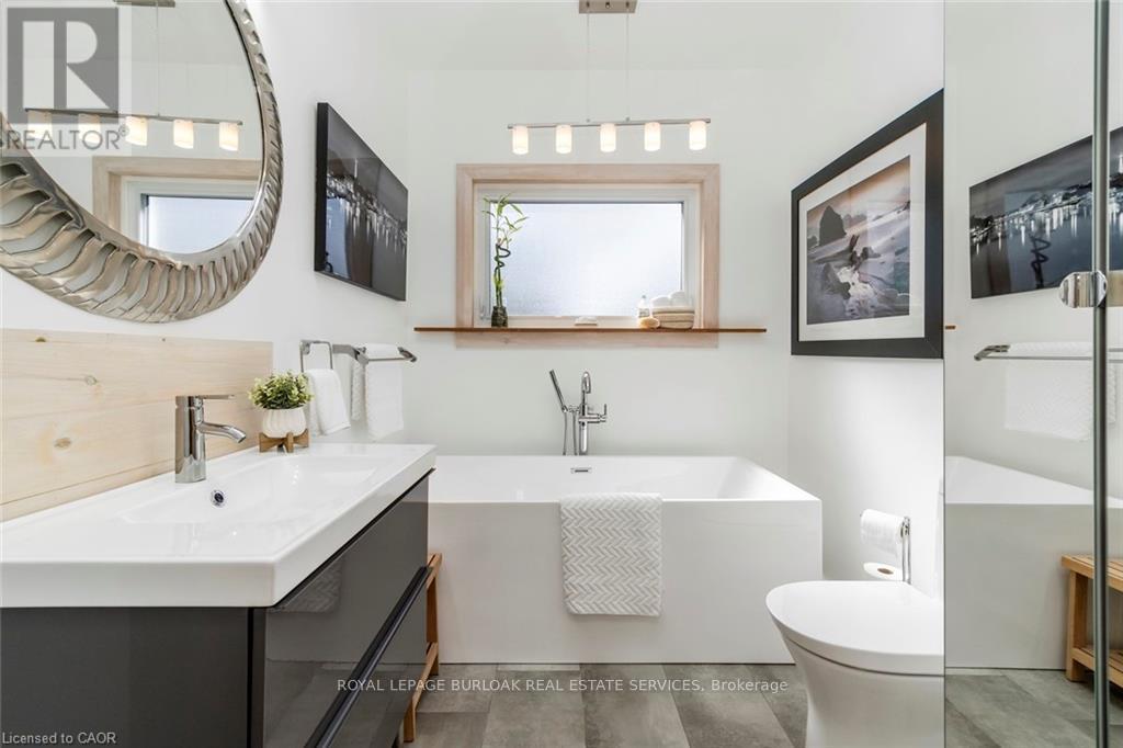 1420 Moss Glen Road, Burlington, Ontario  L7P 2B9 - Photo 29 - W12582776