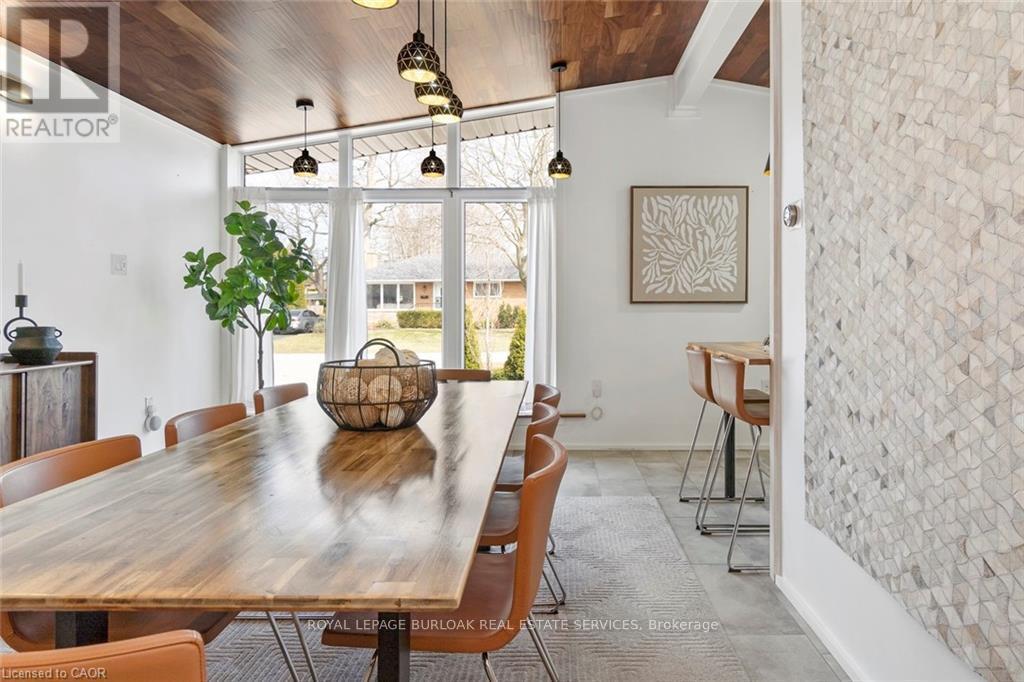 1420 Moss Glen Road, Burlington, Ontario  L7P 2B9 - Photo 3 - W12582776