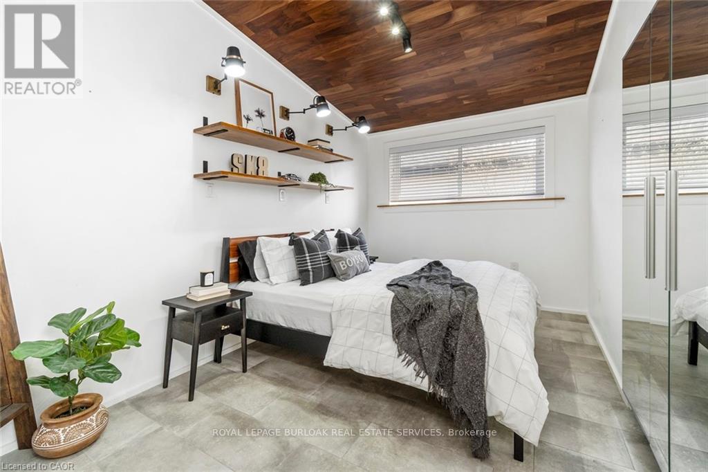 1420 Moss Glen Road, Burlington, Ontario  L7P 2B9 - Photo 30 - W12582776