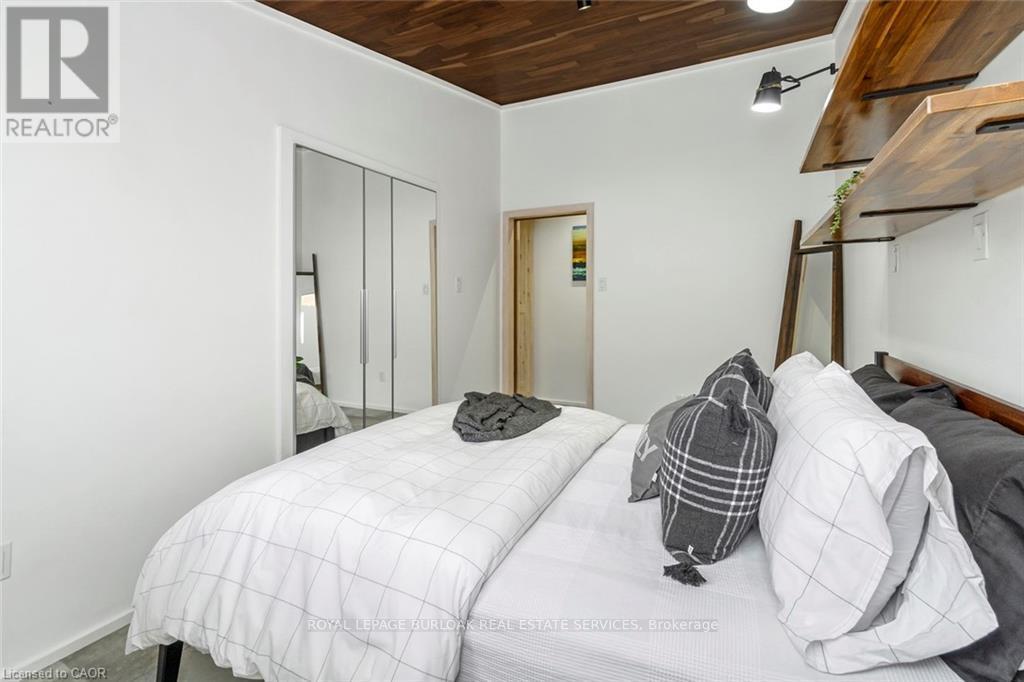 1420 Moss Glen Road, Burlington, Ontario  L7P 2B9 - Photo 31 - W12582776