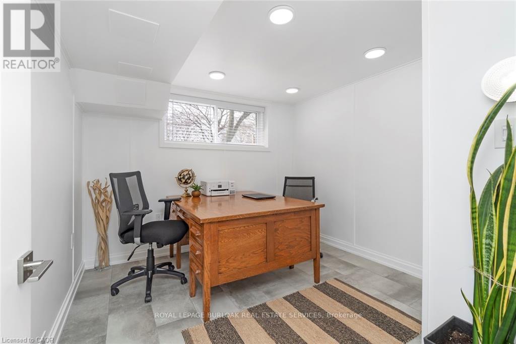 1420 Moss Glen Road, Burlington, Ontario  L7P 2B9 - Photo 34 - W12582776