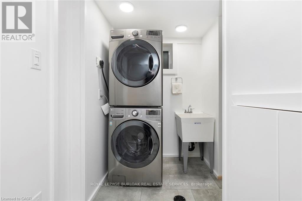 1420 Moss Glen Road, Burlington, Ontario  L7P 2B9 - Photo 36 - W12582776