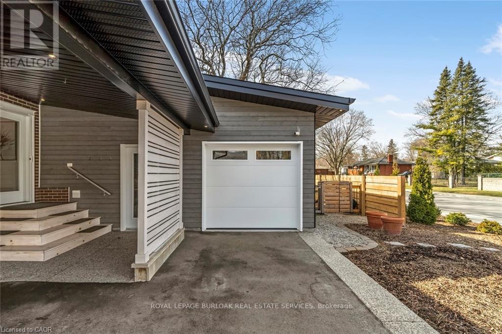 1420 Moss Glen Road, Burlington, Ontario  L7P 2B9 - Photo 6 - W12582776