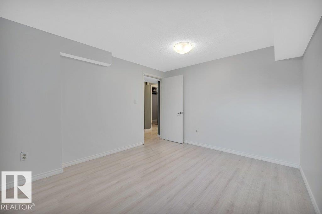 1795 Lakewood Rd S Nw, Edmonton, Alberta  T6K 3B8 - Photo 18 - E4466883