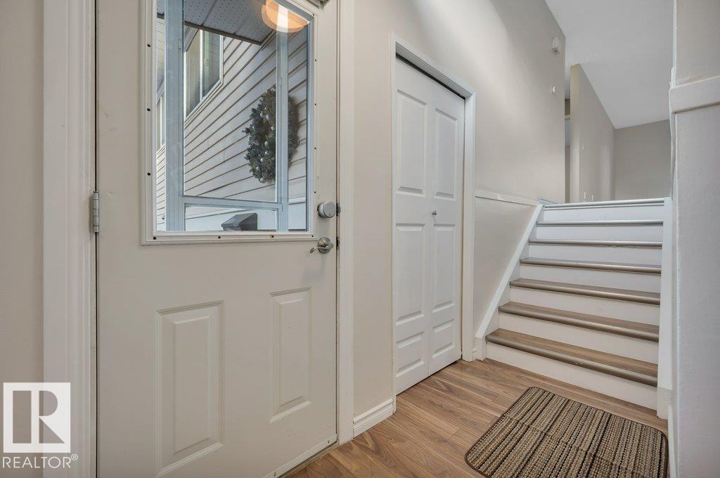 1795 Lakewood Rd S Nw, Edmonton, Alberta  T6K 3B8 - Photo 2 - E4466883