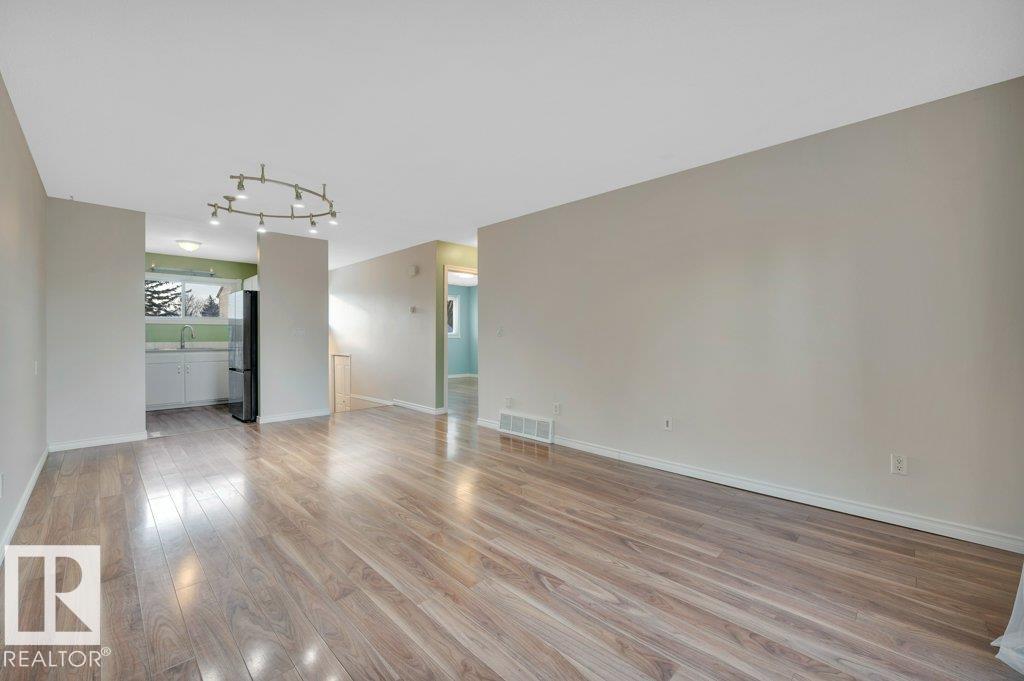 1795 Lakewood Rd S Nw, Edmonton, Alberta  T6K 3B8 - Photo 4 - E4466883