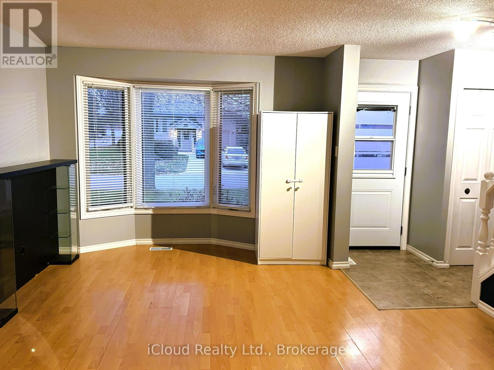 20 Daybreak Drive, London East, Ontario  N5V 4V7 - Photo 3 - X12582704