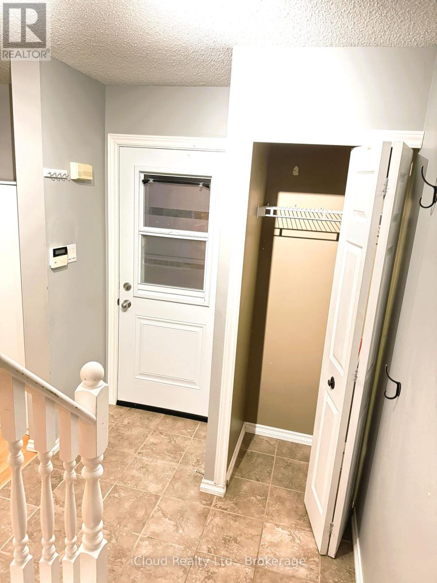 20 Daybreak Drive, London East, Ontario  N5V 4V7 - Photo 5 - X12582704