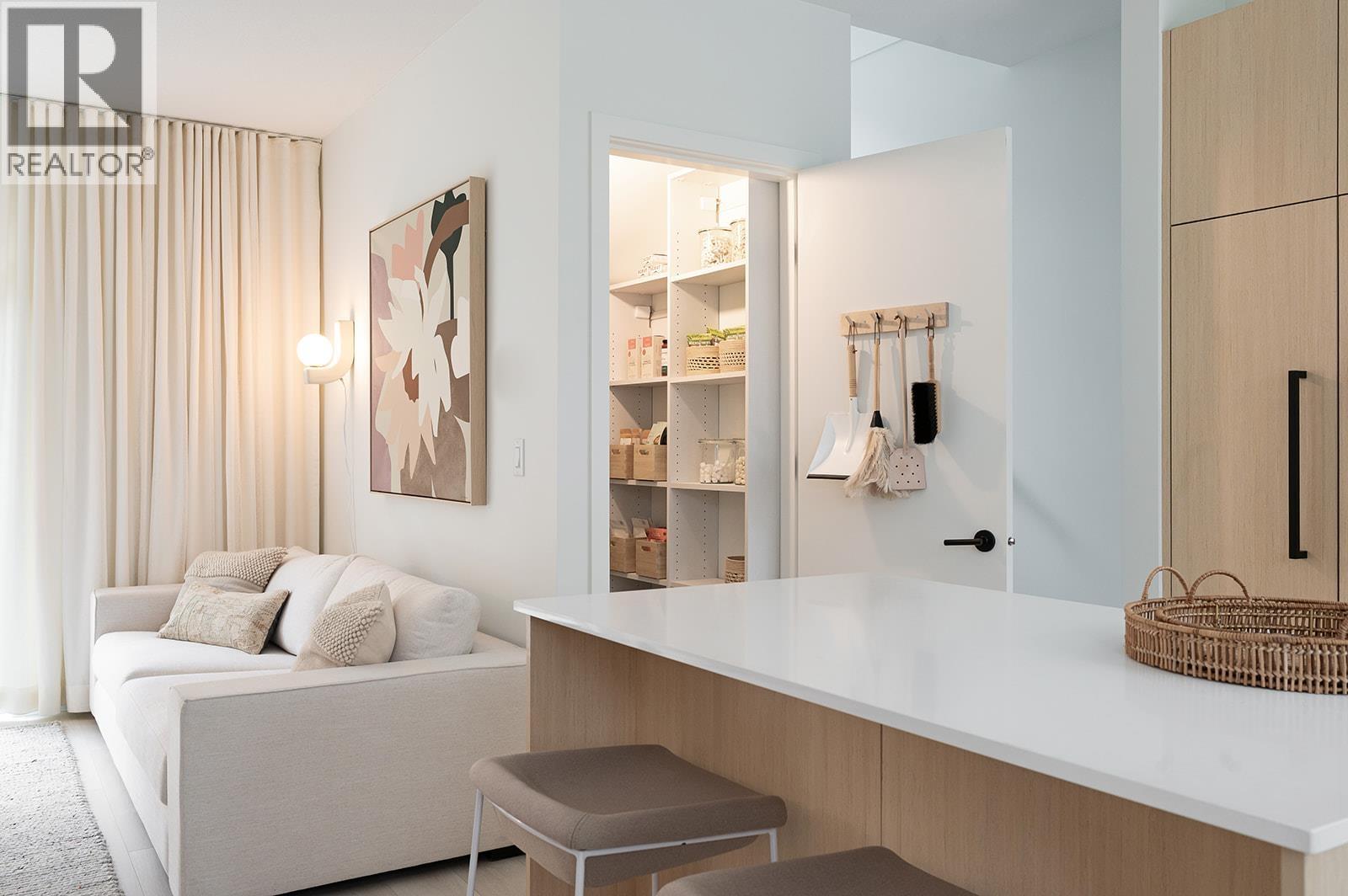 125 2045 Heritage Park Lane, North Vancouver, British Columbia  V7H 0E3 - Photo 4 - R3070622