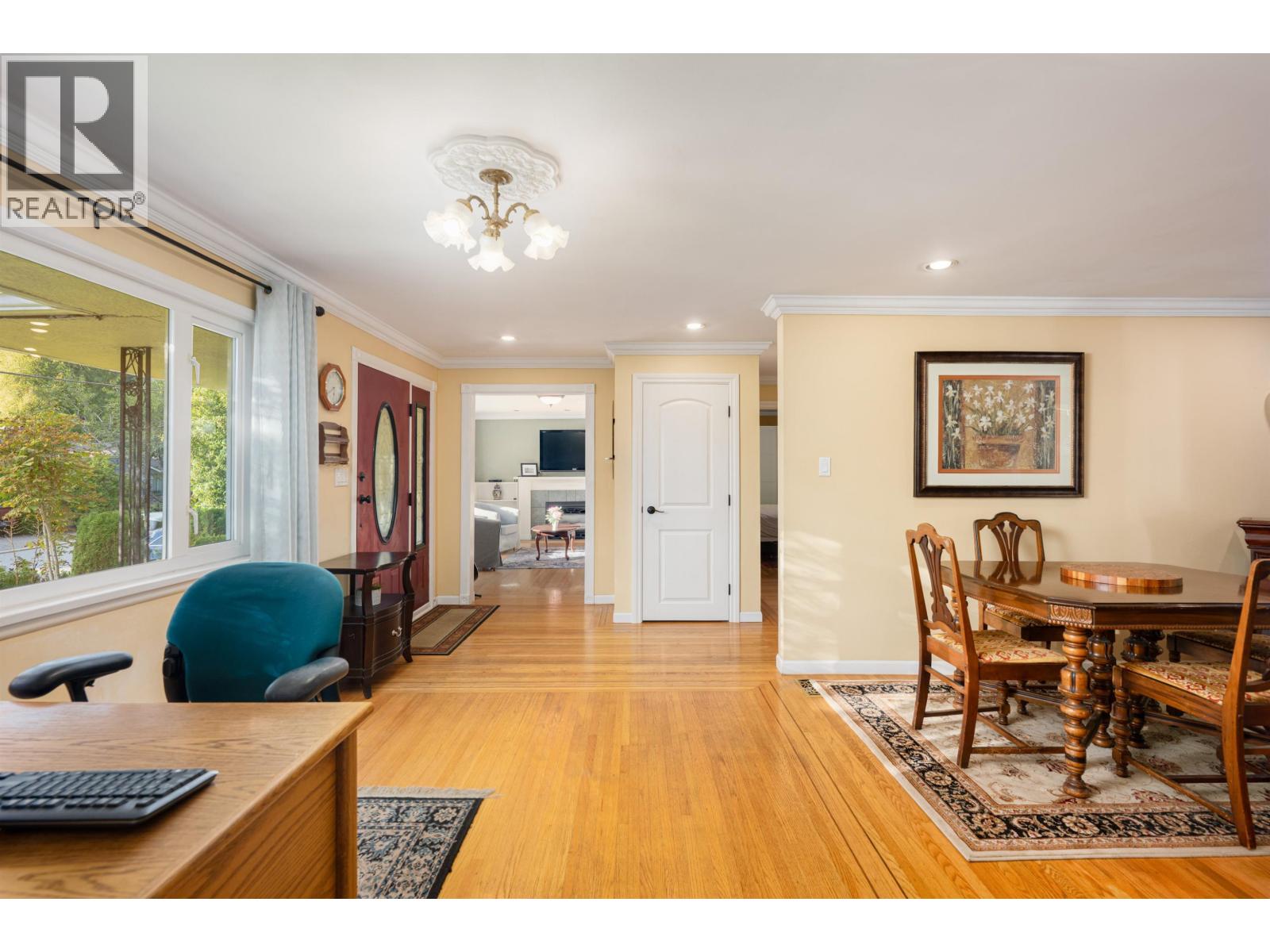 3658 Loraine Avenue, North Vancouver, British Columbia  V7R 4B8 - Photo 11 - R3070623