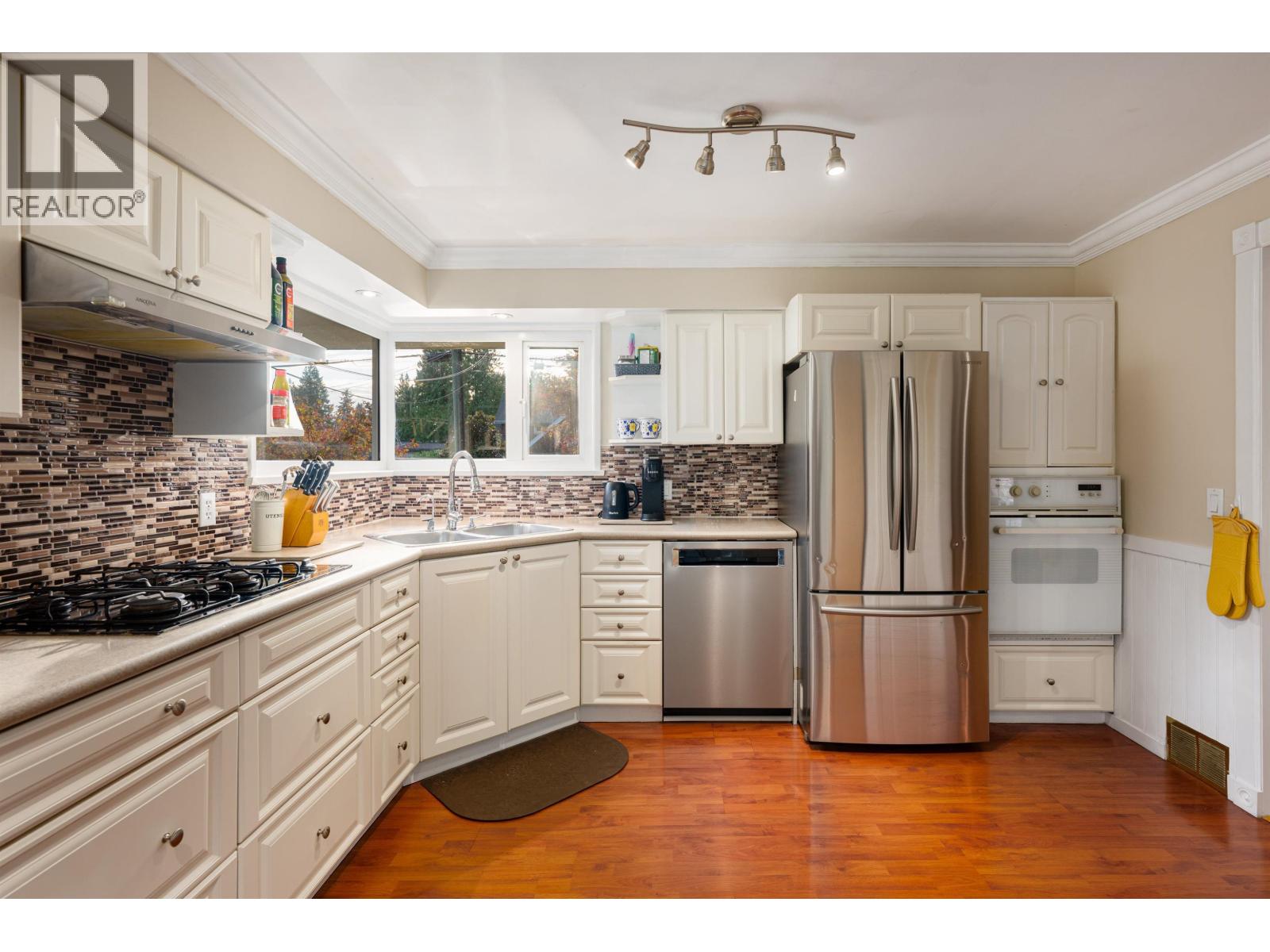 3658 Loraine Avenue, North Vancouver, British Columbia  V7R 4B8 - Photo 14 - R3070623