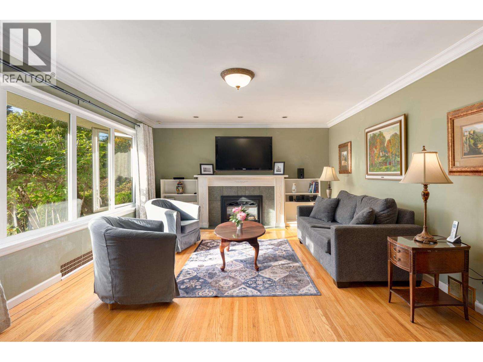 3658 Loraine Avenue, North Vancouver, British Columbia  V7R 4B8 - Photo 5 - R3070623