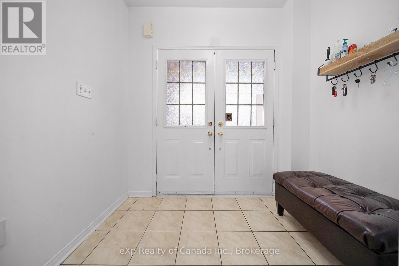 3314 Flagstone Drive, Mississauga, Ontario  L5M 7T7 - Photo 3 - W12582800