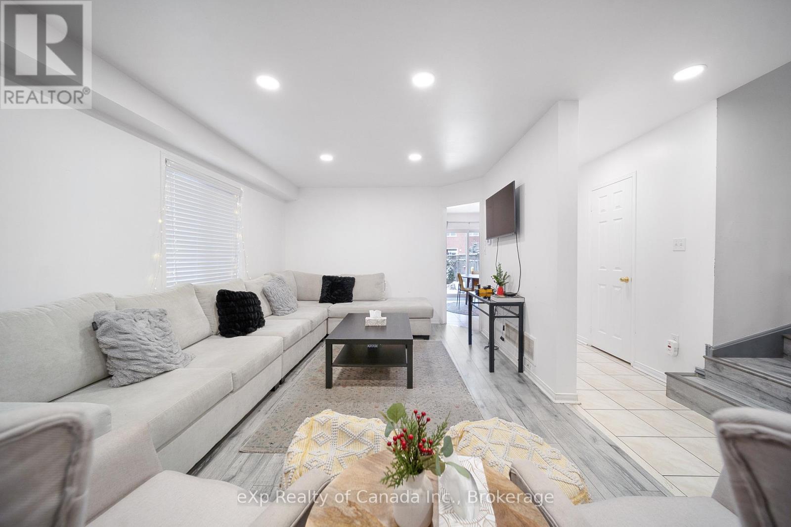 3314 Flagstone Drive, Mississauga, Ontario  L5M 7T7 - Photo 6 - W12582800