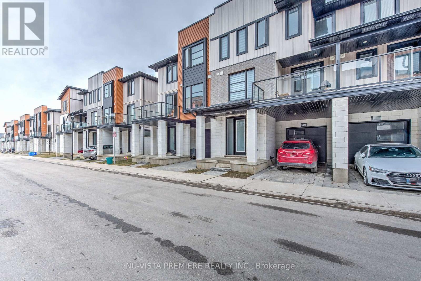 926 Battery Park, London North (North M), Ontario  N6H 5J9 - Photo 3 - X12445037