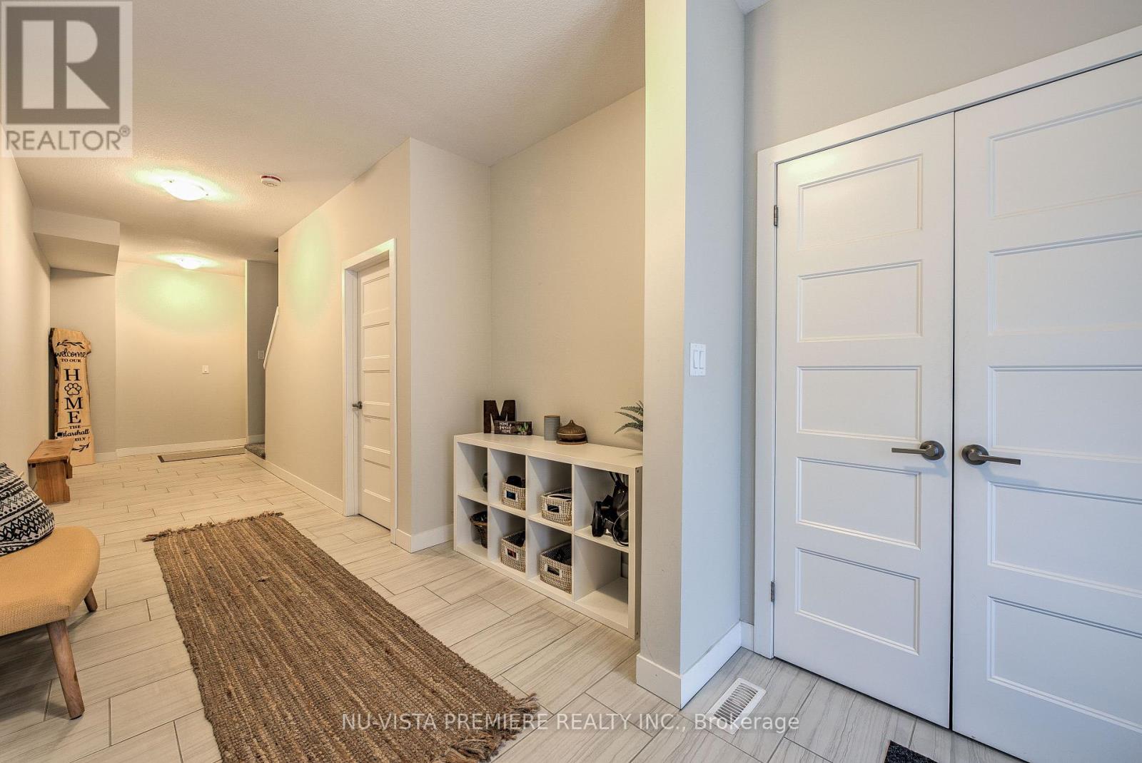 926 Battery Park, London North (North M), Ontario  N6H 5J9 - Photo 6 - X12445037