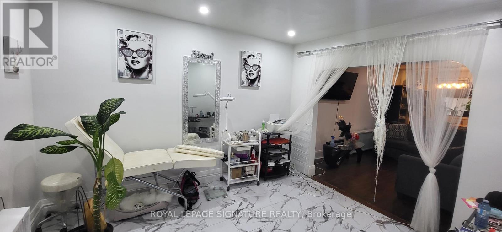 4 Nickle Street, Toronto, Ontario  M6M 2H6 - Photo 3 - W12582552