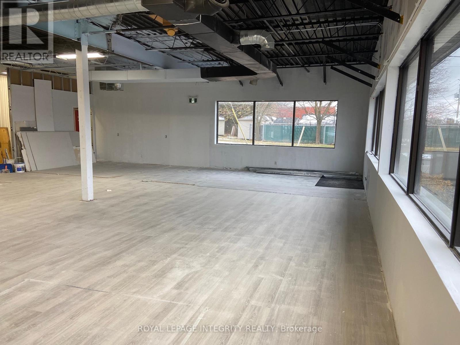 2208 St. Joseph Boulevard, Ottawa, Ontario  K1C 1E8 - Photo 8 - X12433128