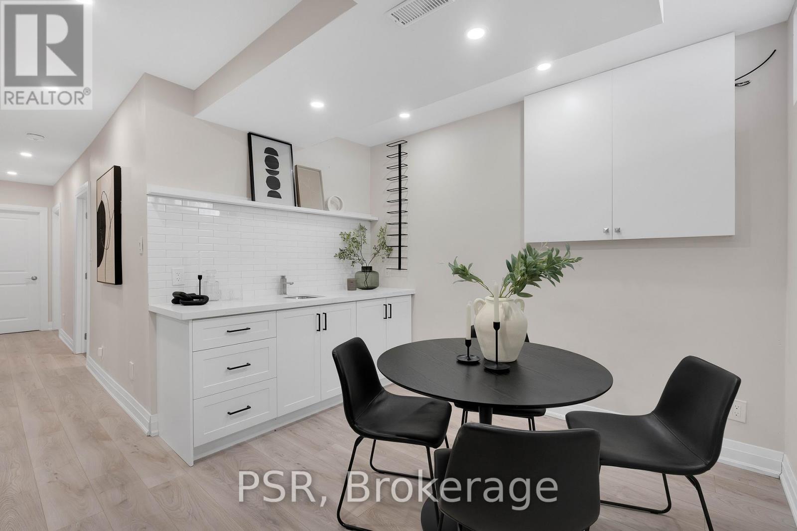 15 Wenderly Drive, Aurora, Ontario  L4G 1V2 - Photo 13 - N12582870