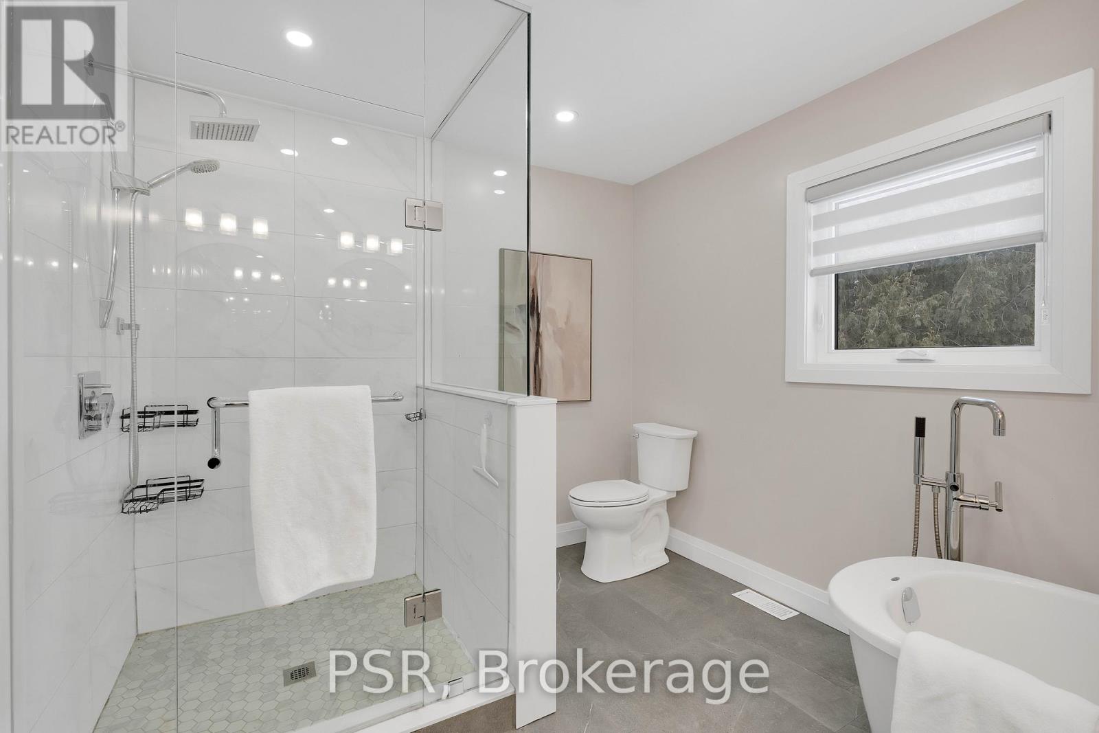 15 Wenderly Drive, Aurora, Ontario  L4G 1V2 - Photo 7 - N12582870