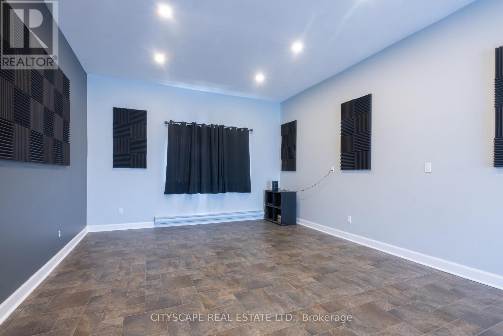 3 - 207 Main Street, Wasaga Beach, Ontario  L9Z 2L3 - Photo 3 - S12582852