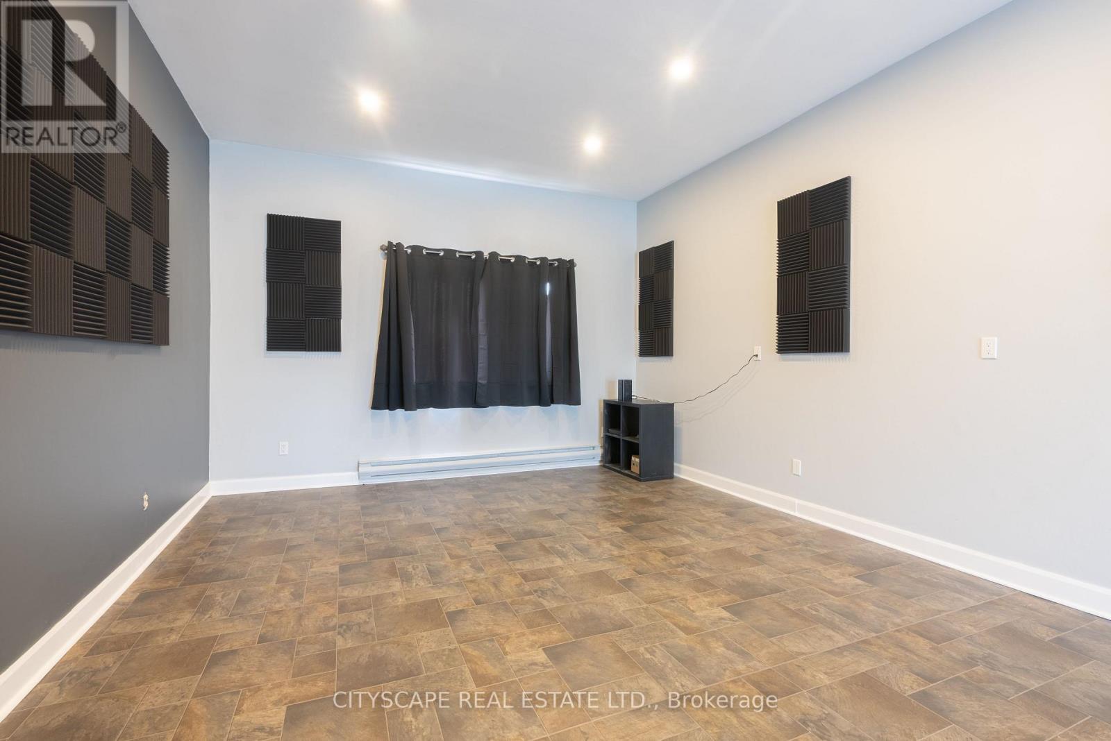 3 - 207 Main Street, Wasaga Beach, Ontario  L9Z 2L3 - Photo 5 - S12582852