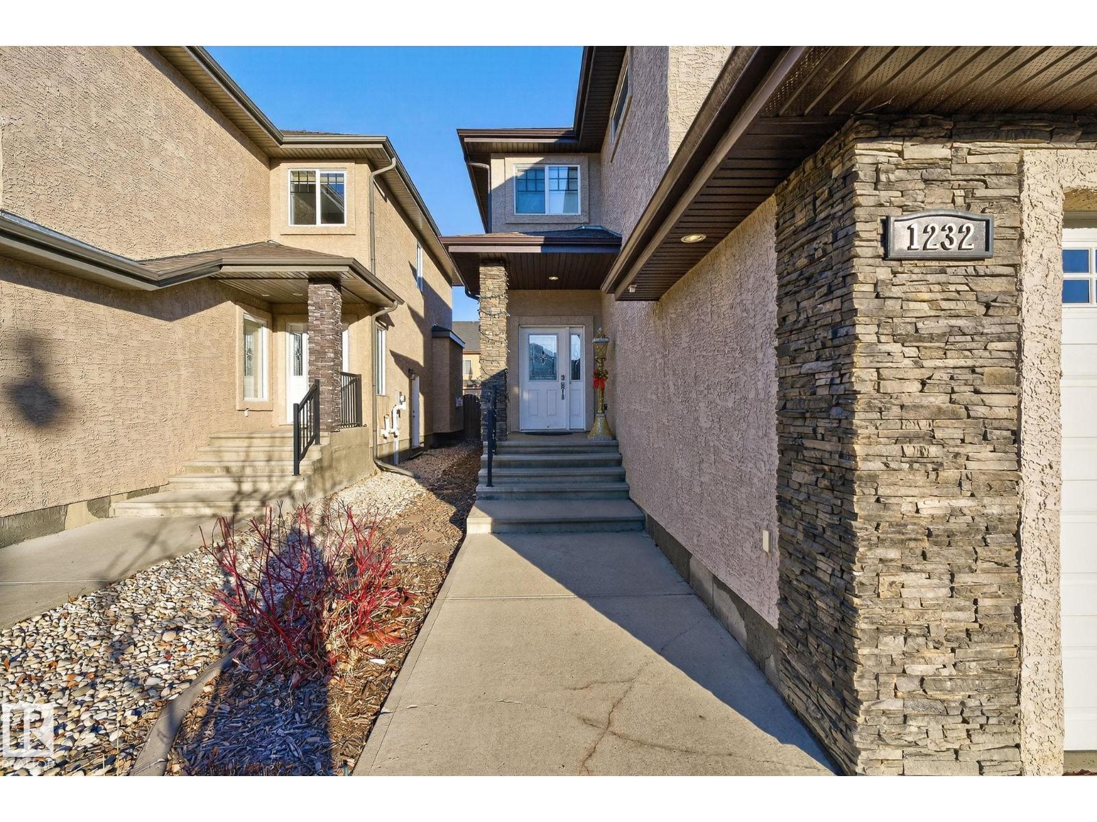 1232 Cunningham Dr Sw, Edmonton, Alberta  T6W 0R4 - Photo 3 - E4466886
