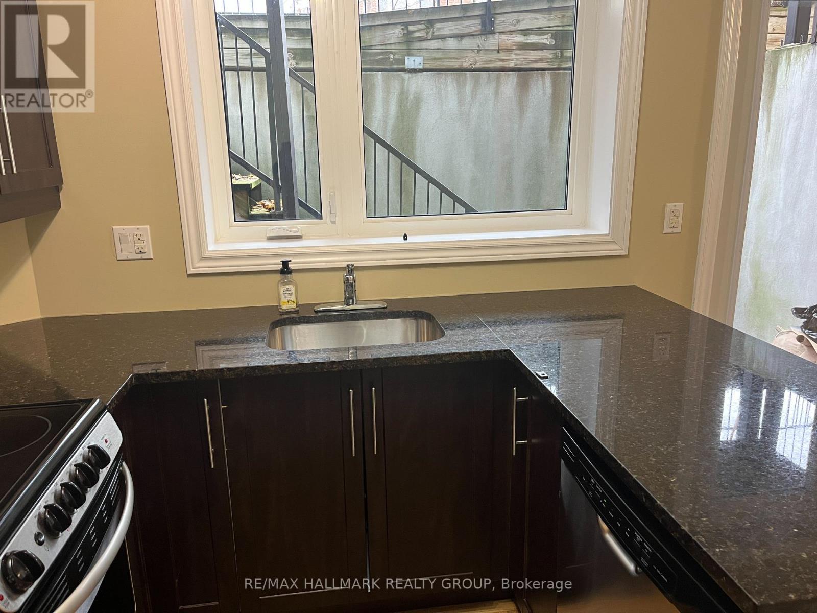 1 - 324 Currell Avenue, Ottawa, Ontario  K1Z 7J6 - Photo 8 - X12583028