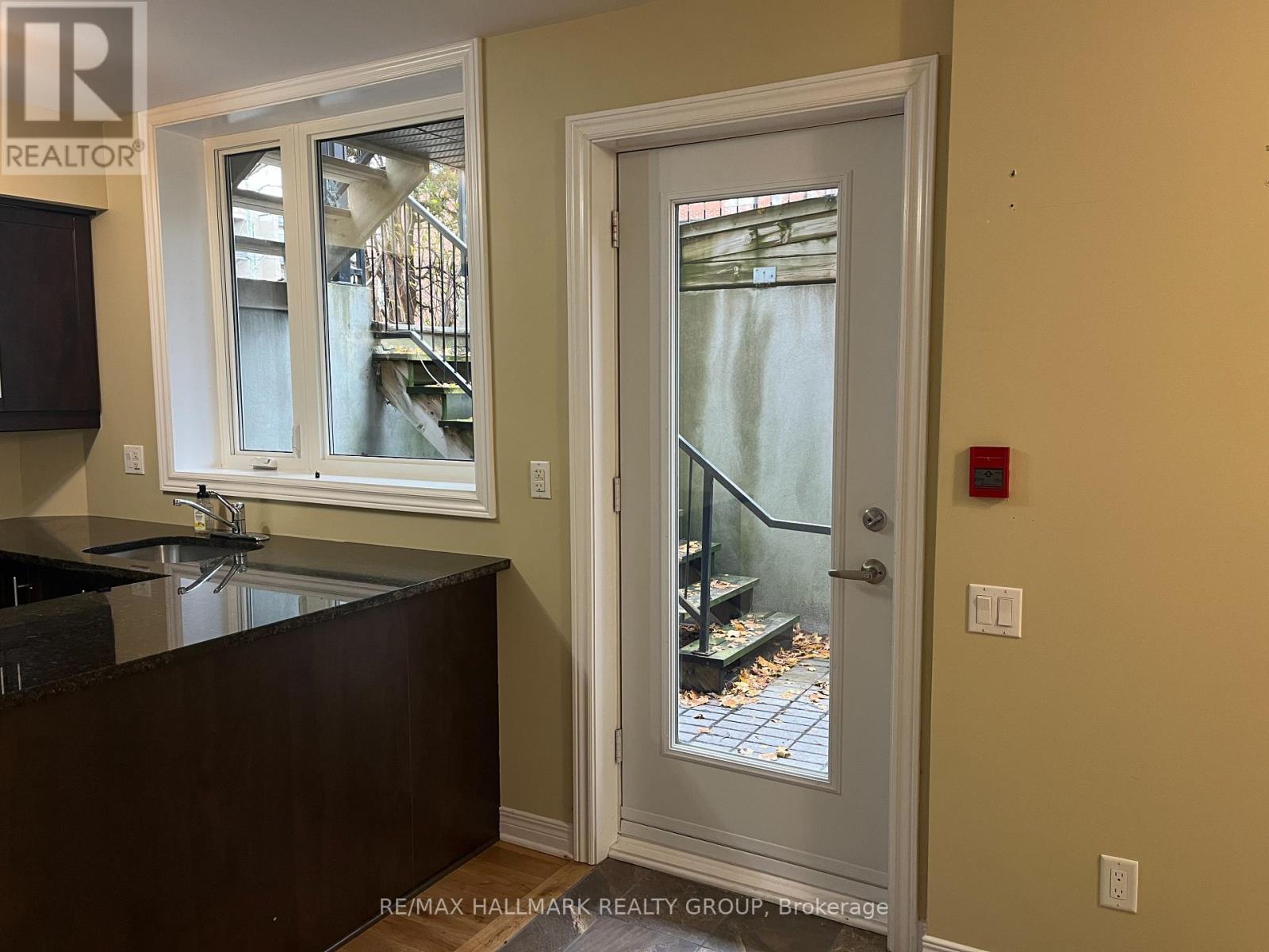 1 - 324 Currell Avenue, Ottawa, Ontario  K1Z 7J6 - Photo 9 - X12583028