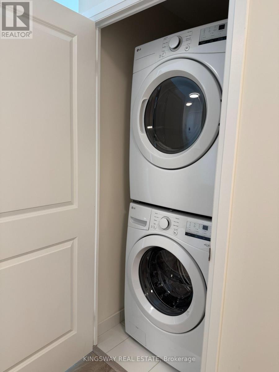 217 - 15 Watergarden Drive N, Mississauga, Ontario  L5R 0G8 - Photo 8 - W12582802