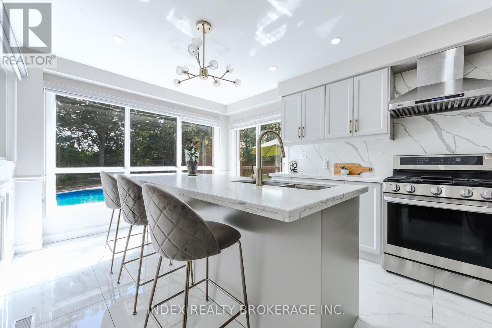 6101 Edenwood Drive, Mississauga, Ontario  L5N 2Y6 - Photo 10 - W12582804