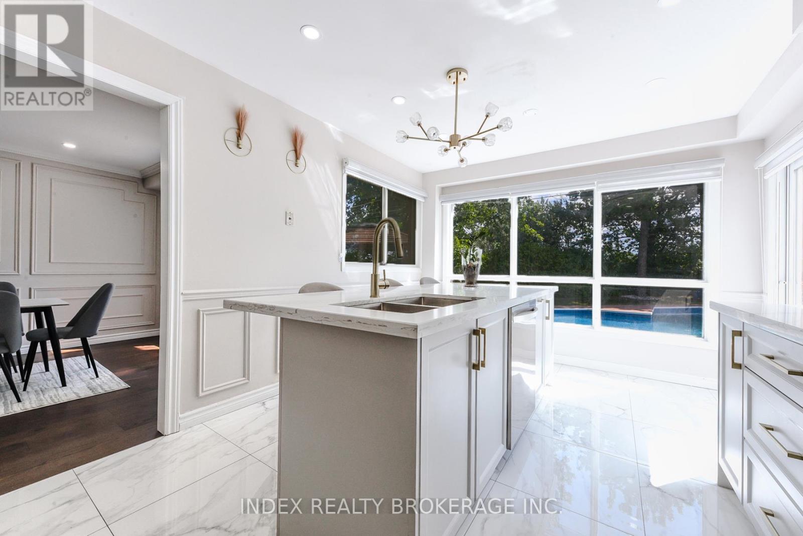 6101 Edenwood Drive, Mississauga, Ontario  L5N 2Y6 - Photo 11 - W12582804