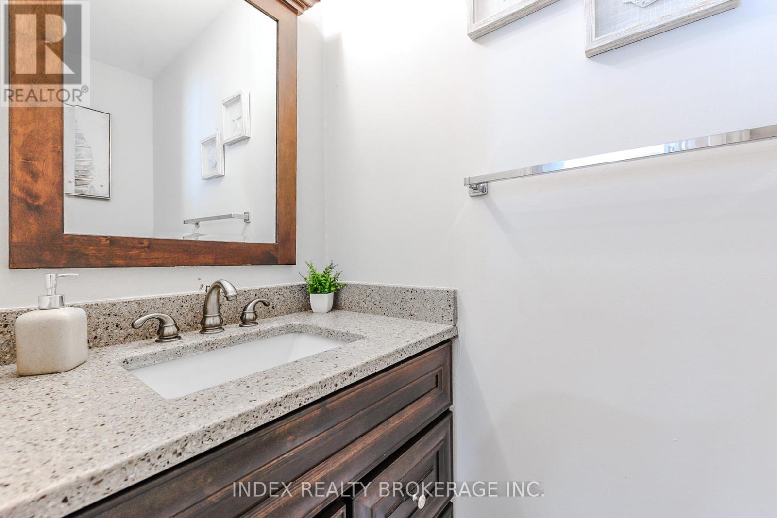 6101 Edenwood Drive, Mississauga, Ontario  L5N 2Y6 - Photo 16 - W12582804