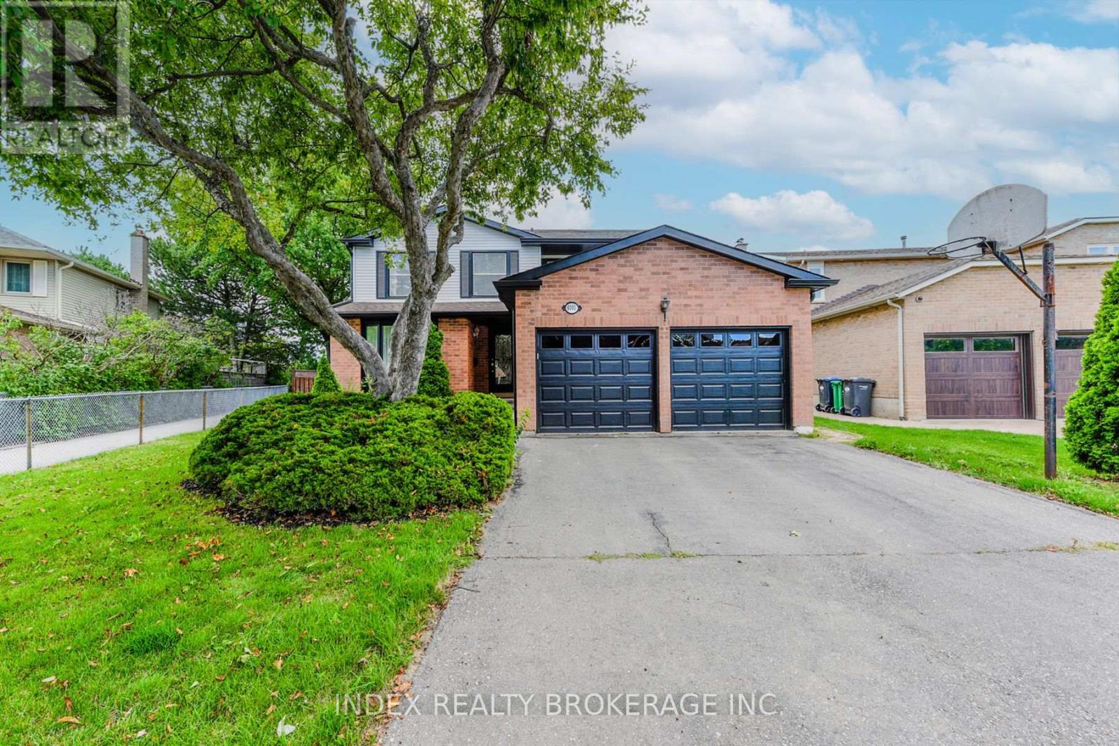 6101 Edenwood Drive, Mississauga, Ontario  L5N 2Y6 - Photo 2 - W12582804
