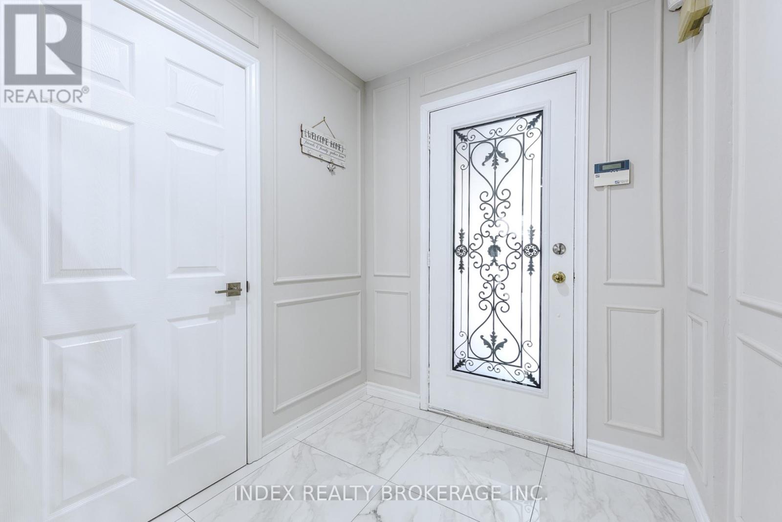 6101 Edenwood Drive, Mississauga, Ontario  L5N 2Y6 - Photo 3 - W12582804