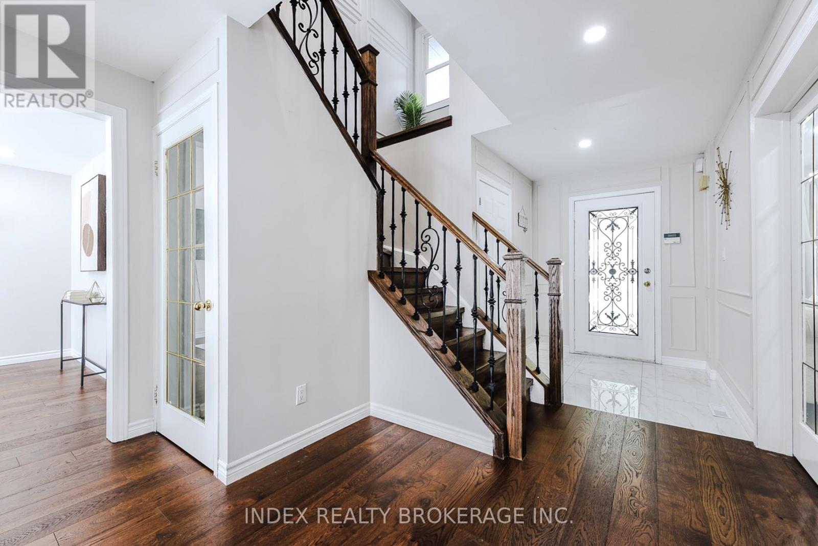 6101 Edenwood Drive, Mississauga, Ontario  L5N 2Y6 - Photo 4 - W12582804